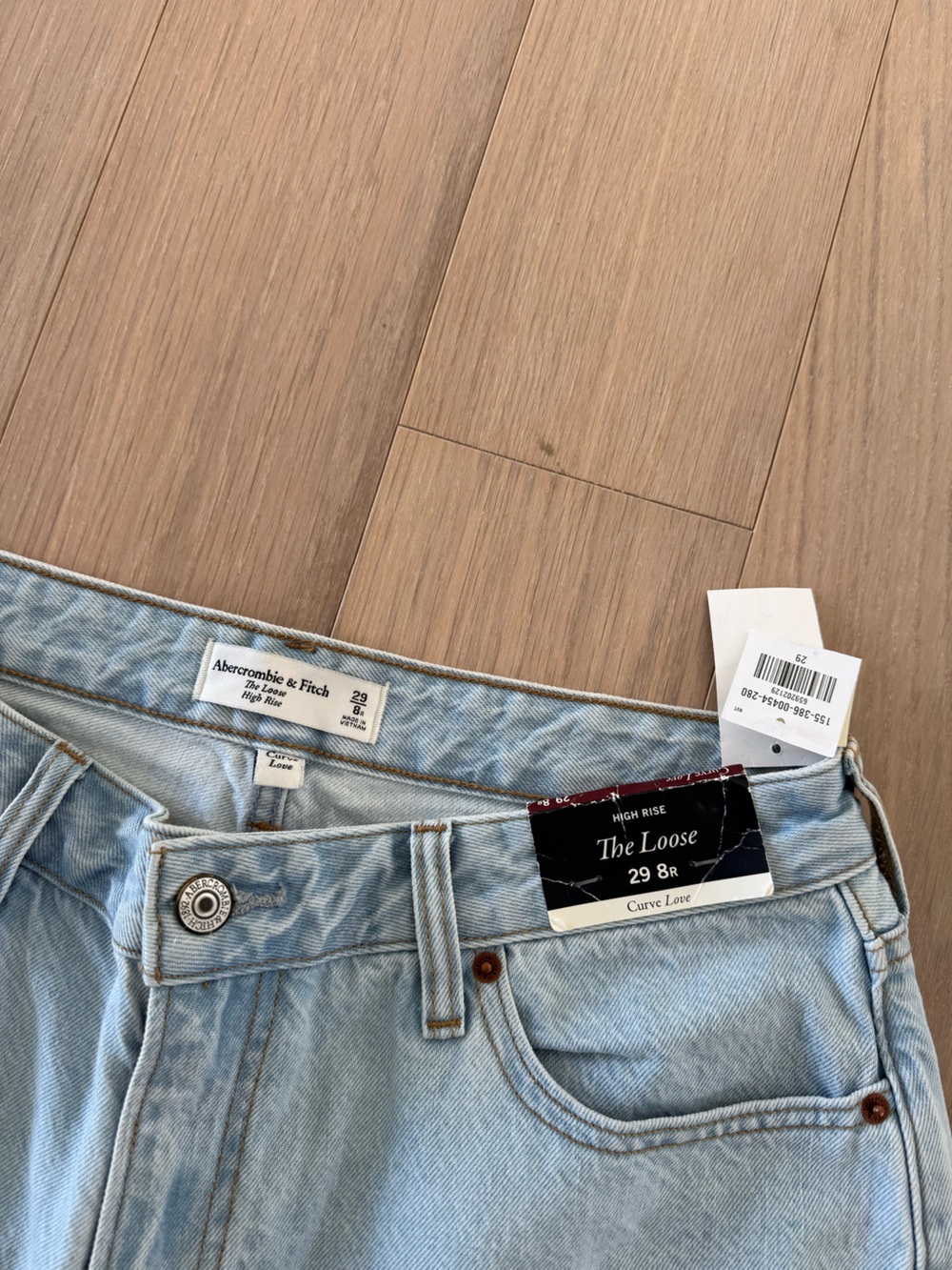 BRAND NEW WITH TAGS Abercrombie Curve Love High Rise Loose Jeans - Picture 3 of 4